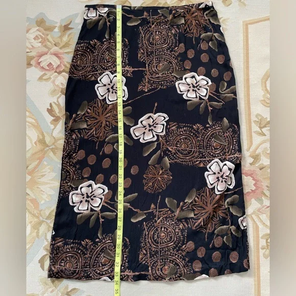 Black with sophisticated neutral designs, California Krush size XL crêpon skirt - Picture 4 of 8